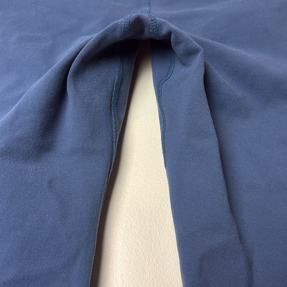 ALO Yoga Airbrush Cropped Capri Leggings in Insignia Blue Size XS - Picture 6 of 7